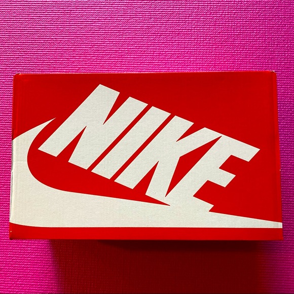 New in Box Nike Pink Court Legacy Sneakers Size 7 - Picture 11 of 12